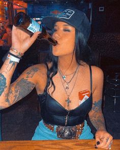 Western Girl Tattoo, Wrangler Outfits Woman Fall, Grunge Western Tattoos, Cowgirls With Tattoos, Tattoos Motivational, Grungy Cowgirl Outfit, Denver Outfits, Streetwear Cowgirl, Western Back To School