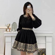 Short Frock Designs Pakistani, Pakistani Stylish Dresses, Short Frock Design, Emmy Red Carpet, Short Frocks, Simple Dress Casual, Emmys Red Carpet, Best Hacks, Short Frock