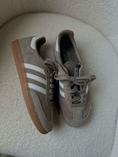 trending #adidas #samba Adidas Shoes Outfit, Looks Adidas, Adidas Samba Outfit, Samba Outfit, Skandinavian Fashion, Hype Shoes