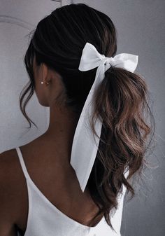 Wedding Ponytail Hairstyles, Wedding Ponytail, Black White Hair, Bow Ponytail, White Hair Bows, Chic Hairstyles, Ribbon Hair