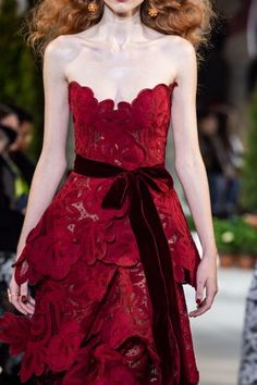 Haute Couture Gowns, Elsa Peretti, Couture Vintage, British Vogue, Red Lace, Carolina Herrera, Couture Dresses