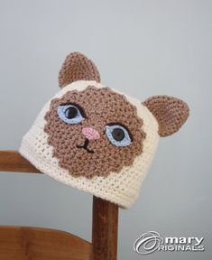 there is a crocheted hat with a bear on it