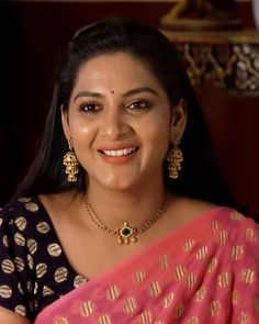 Traditional choker Pallavi Ramisetty, Telugu Serial Actress, Husband Photos, Gold Jewelry Outfits, Black Beads Mangalsutra Design, Choker Necklace Designs, Serial Actress, Pearl Jewelry Design, Gold Jewelry Simple Necklace