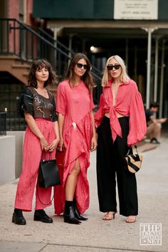 Fashion Week Outfit Ideas, Spring Fashion Week, Summer Street Styles, Twin Girl, 2020 Street Style, Fashion Nail Art, Top Street Style, Pink Fall, New York Fashion Week Street Style