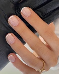 Natural Nails Manicure, Short Gel Nails, French Manicure Nails, Subtle Nails, Colorful Nails, Simple Gel Nails, Casual Nails, Manicure Nails, Neutral Nails