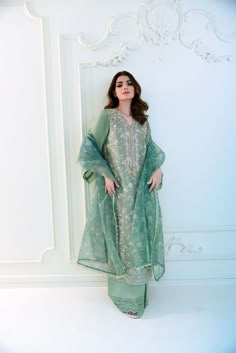 Desi Dress, Stylish Kurtis Design, Trendy Outfits Indian, Pakistani Wedding Outfits, Desi Fashion Casual, Pakistani Fancy Dresses, Pakistani Dresses Casual, Beautiful Pakistani Dresses