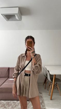 Summer To Autumn Outfits, Country Alternative Fashion, Earth Tone Summer Outfits, Van Life Outfits, Casual Dress Summer Outfits, Minimalist Edgy Style, Neutral Outfits Aesthetic, Tattooed Fashion, Minimalist Spring Outfits