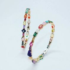 Afbeelding kan het volgende bevatten: sieraden Jeweled Earrings, Jewelry Lover, Ring Verlobung, Jewelry Inspiration