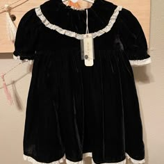 Black Velvet Dress By Noralee 12m Nwt Goth Baby Aesthetic, Gothic Baby Nursery, Olive Outfits, Gothic Baby Clothes, Victorian Children's Clothing, Child Outfits, Olive Clothing, Gothic Baby, Goth Baby