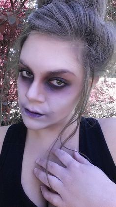 Zombie Costume Women, Zombie Bride Makeup, Zombie Makeup Halloween, Halloween Zombie Makeup, Remove Eye Makeup, Zombie Halloween Makeup, Ghost Makeup, Zombie Prom, Dead Bride