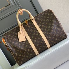 Presbyopia leather is Italian A-grade leather. The quality, hardware, fabric, handwork, oil edge, A-grade production, the picture is consistent with the product, and a full set of packaging.

Size: 45x27x20CM Louis Vuitton Yayoi Kusama, Louis Vuitton Capucines, Large Cosmetic Bag, Lv Purse, Lv Shoes, Medium Handbags, Lv Belt, Lv Handbags, Lv Wallet