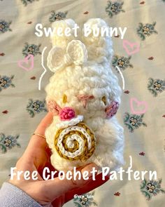 Cute Easter Bunny with a Carrot Cake Graphic Crochet, Lion Brand Heartland, Crochet Tutorial Pattern, Easy Crochet Animals, Crochet Bunny Pattern, Mode Crochet, Caron Simply Soft, Crochet Design Pattern