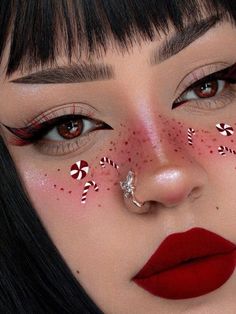 Egirl Christmas Makeup, Festive Makeup Christmas, Christmas Alt Makeup, Dark Christmas Makeup, Emo Christmas Makeup, Korean Christmas Makeup, Alt Christmas Makeup, Christmas Looks Makeup, Elf Makeup Looks Christmas