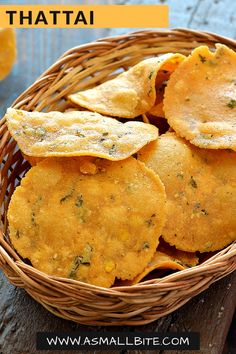 some potato chips in a basket on a wooden table with text overlay that reads how to make thin flat bread