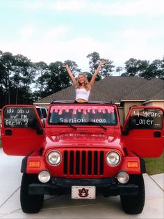 car decorating First Day Of Senior Year, Prom Car, Senior Year Diy, Senior Week, Senior Year Fun, Senior Year Pictures, Senior Crowns, Spirit Week Outfits