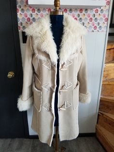 Vintage Y2K cream white faux fur coat / size M / Y2K white fur coat jacket / faux suede and fur coat Amazing little coat 🥰  Size M In very good condition  pit to pit : 22" ❤ Please note you can choose from 13 different shipping methods for those items, you need to scroll down on the shipping to see the different options 🥰 thank you so much to pick the one who fits the best for you.   Great care and attention go into selecting items that will bring new joy. Since these pieces are pre-loved, the Cream Sheepskin Fur Coat For Winter, Winter White Faux Fur Coat For Cold Weather, Cream Long Sleeve Sheepskin Fur Coat, Cream Sheepskin Fur Coat With Long Sleeves, Cream Sheepskin Fur Coat With Faux Fur Trim, Cream Fur Coat With Faux Fur Lining, Cream Faux Fur Coat With Faux Fur Lining, Winter White Long Fur Coat With Faux Fur Trim, Fitted Cream Faux Fur Coat