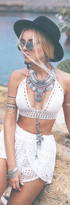 Coachella Fashion Outfits ||| 40 Coachella Festival Fashion Outfits to Live the Boho Spirit Coachella Fashion Outfits, Cochella Outfits, Festival Trends, Music Festival Fashion