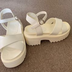 Never Worn Out Before. These Sandals Are So Cute But They're Too Big On Me. I Usually Can Cross Between A 6.5 And 7 But These Definitely Run A Bit Larger. White Platform Sandals, White Platform, Mary Jane Sneaker, Platform Sandals, Women's Shoes Sandals, So Cute, Shoes Sandals, Color White, Size 7