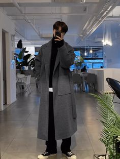 Long Black Coat, Long Overcoat, Hoodie Cardigan, Trench Coat Black, Men Style Tips, Asian Style, Mens Fashion Trends, Black Coat