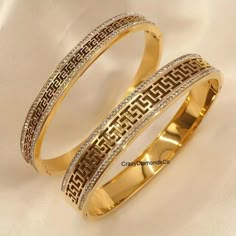 Vintage Hollowed Out Pattern Design Bangle, 1.40 MM Round Cut Lab Diamond Bangle, Two Side Pave Edge Moissanite Diamond Bracelet, 14k Gold ✹✹𝐖𝐞𝐥𝐜𝐨𝐦𝐞 𝐭𝐨 𝐂𝐫𝐚𝐳𝐲𝐃𝐢𝐚𝐦𝐨𝐧𝐝𝐬𝐂𝐨✹✹ Detail about stones Moissanite & Simulated Stone: ----------------------------- Stone Shape: Round Cut Stone Size: 1.40 mm Weight: 2.70 TCW Color: Colorless Cut: Excellent Clarity: VVS Lab-Grown Diamond & Natural Diamond: ----------------------------- Stone Shape: Round Cut Stone Size: 1.40 mm Weight: 2.70 TCW Color: FG Cut: Excellent Clarity: VS-SI ⇨ 1st Bracelet:-> ✎ Bracelet Wide: 0.70 CM  ⇨ 2nd Bracelet:-> ✎ Bracelet Wide: 1.00 CM ★ 𝑰𝒕𝒆𝒎 𝑫𝒆𝒕𝒂𝒊𝒍𝒔:- ☛ Metal Purity: Solid Gold (10KT, 14KT, 18KT); Silver(925 Sterling, 935 Argentium), 950 Platinum ☛ Metal Tone: Yellow, White, Rose ☛ Stamp/ Faberge Jewelry, Gold Bangles For Women, White Gold Bangle, Fancy Jewellery Designs, Bangles Jewelry Designs, Gold Bangles Design, Wedding Jewelry Bracelets, Gold Chain Jewelry, Classy Jewelry