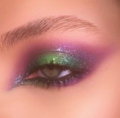 Zendaya Euphoria Makeup, Artsy Eyeshadow, Purple Makeup Looks, Super Shock Shadow, Super Shock, Purple Makeup, Ethereal Makeup