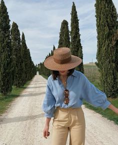 Old money fashion Tuscany Outfit, Como Outfits, Tuscany Outfits, Outfits Italia, Dinner Outfit Spring, Europe Outfits Summer, Beach Outfit Vacation