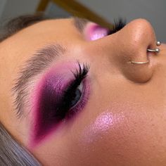 Dramatic Pink Makeup Looks, Pink Purple Gold Eye Makeup, Pink And Purple Smokey Eye, Dramatic Pink Eyeshadow Looks, Pink And Purple Makeup Looks Creative, Plum Makeup, Dark Skin Makeup Tutorial, Makeup Pictorial, Concert Makeup