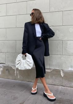 Platform Sandals Outfit, Stile Kylie Jenner, Elegantes Outfit Damen, Black Skirt Outfits, Fest Outfits, Event Outfit, Stylish Work Outfits, Work Outfits Women