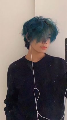 Blue Hair Man Aesthetic, Hair Color Ideas Short Hair Men, Blue Short Hair Ideas, Dyed Hair Short Men, Blue Hair On Men, Blue Mens Hair, Blue Dyed Hair Men, Short Blue Hair Men, Blue Hair Men Aesthetic