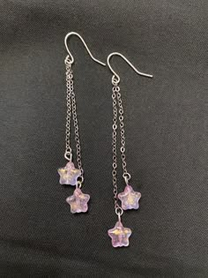 Purple Glass Star w/Gold Total length 3in Star 8x8mm Thank you so much for your interest! Feel free to ask any questions.  Check back often, I'll be adding new stuff all the time! I also have clear plastic fish hooks for sensitive ears, just send a message with your order if you would prefer those. Earrings Beaded Handmade, Earring Dangle, Cute Jewelry Making Ideas, Diy Star Jewelry, Cute Purple Earrings, Cute Purple Accessories, Pretty Accessories, Hand Made Earings, Jewelry Cute