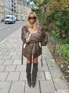 Plush Coat, Chique Outfits, Autumn Fits, Belted Jacket, Fall Fits, Winter Fits, Shearling Coat, Mode Inspo