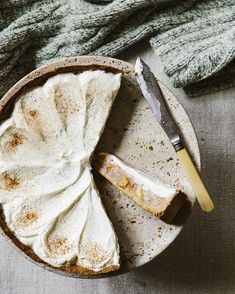 a pie is sitting on a plate with a knife