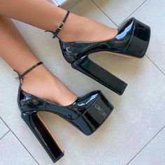 Pretty Heels, Heels Aesthetic, Dr Shoes, Fashion Shoes Heels, Cute Shoes Heels, Shoes Heels Classy, Prom Heels, Heels Classy, Fancy Shoes