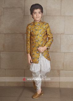 Boys Ethnic Wear Indian Kid, Baby Boy Fashion Clothes, Ethnic Wear For Boys, Boys Party Wear, Kids Indian Wear, Wedding Outfit For Boys, Kids Wear Boys, Boys Kurta Design