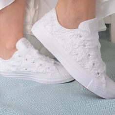 Size:Us8 / Uk6 / Eu39 Wedding Tennis Shoes, Lace Converse, All White Converse, Bride Converse, Comfy Wedding Shoes, Custom Converse Shoes, Low Top Tennis Shoes, How To Lace Converse, Bridal Converse