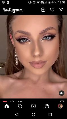 Wedding Makeup Shimmer, Make Up For Gold Dress Ideas, Shimmer Smokey Eye Makeup, Glam Bride Makeup Green Eyes, Make Up Gold Eyes, Make Up 2023 Trends, Make Up Ideas For Wedding Guest, Wedding Makeup Sparkle