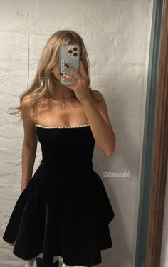 House Of Cb Strapless Dress, Elegant Birthday Party Outfit, Black And White Dress Aesthetic, Black And White Mini Dress, Evening Dress Aesthetic, Chic Birthday Outfits, Short Birthday Dress, Dresses Elegant Short, Mini Dress Aesthetic