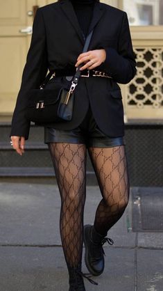 Gucci Tights Outfit Ideas, Gucci Tights Outfit, Gucci Fashion Outfits, Gucci Tights, Rok Outfit, Stockings Outfit, Tights Fashion, Outfit Chic, Shorts Outfits