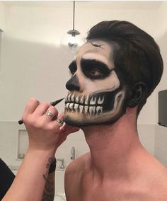 Man Skull Makeup, Guys Halloween Makeup, Scary Couples Costumes, Catrina Costume, Halloween Makeup Sugar Skull, Holloween Makeup, Creepy Halloween Makeup, Hot Halloween Outfits, Skeleton Makeup