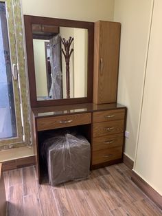 a mirror and some drawers in a room