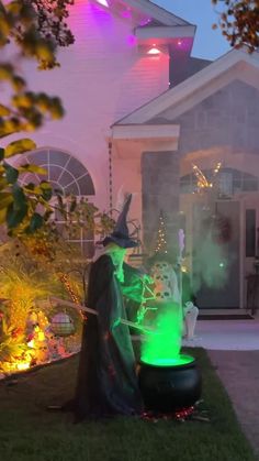 christmas lights on house exterior Diy Halloween Witch, Bubbling Cauldron, Scary Halloween Decorations Outdoor, Scary Halloween Decorations Diy, Halloween Diy Outdoor, Halloween Outside, Halloween Props Diy, Halloween Fest, Homemade Halloween Decorations