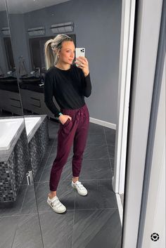 Work Joggers Women, Button Down Shirt Leggings Outfit, Plum Joggers Outfit Women, Jogger Hiking Outfit, Lululemon Outfit Joggers, Joggers Workout Outfit, Lululemon Business Casual, Womens Coaching Outfits, Lulu Joggers Outfit Women