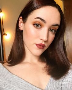 If You Live For Pumpkin Spice Season, You'll Love These Fall Makeup Looks - College Fashionista Fall Makeup Fair Skin, Fall Engagement Makeup, College Makeup Looks, Autumn Bridal Makeup, Fall 2023 Eye Makeup, Fall Photo Shoot Makeup, Fall Makeup Aesthetic