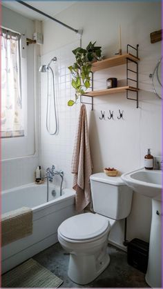 Tiny bathroom organization ideas No Counter Bathroom Ideas, Floating Shelves For Towels, Narrow Bathroom Storage Ideas, Small Bathroom Rental, Bathroom Counter Storage Ideas, Small Bathroom Towel Storage Ideas, Counter Storage Ideas, Tiny Bathroom Organization, Small Bathroom Counter Organization