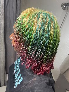 Curly Hair Dye Ideas, Dyed Afro, Curly Hair Dye, Hairdye Ideas, Yellow Hair Dye, Dyed Hair Ombre, Sunset Hair, Dyed Curly Hair, Best Hair Dye