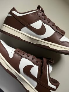 Nike dunks | brown nike dunks | neutral sneakers | fall shoes | fall sneakers Dunks Shoes Brown, Nike Shoes Women Brown, Jordan Brown Shoes, Brown Dunks Aesthetic, Brown Bag And Shoes Outfit, Nike Jordan Brown, Brown Nike Dunks Outfit Woman, Brown Jordans Sneakers, Brown Dunks Outfit Woman