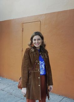 Ochre and cobalt blue with a vintage suede jacket and geometric earrings. Vintage Suede Jacket Outfit, Vintage Indigo Outerwear For Fall, Vintage Corduroy Outerwear For Fall, Spring Vintage Outerwear With Corduroy Collar, Retro Corduroy Winter Outerwear, Brooke Core, Color Analysis Quiz, 70s Suede Jacket, Cropped Jacket Outfit