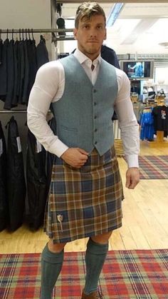 Scotish Men, Kilt Men, Casual Meeting, Mens Fashion Casual Shoes, Football Photography, Kilt Skirt