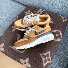 La Nike Air Max 1 SNKRS Day Brown est disponible sur wethenew.com ➖
📸 @wideawakearthquake Nike Airmax 1, Sneaker Closet, Nike Max, Dazzling Dress, Baskets Nike, Wide Awake, Nike Air Max Plus, Brown Sneakers