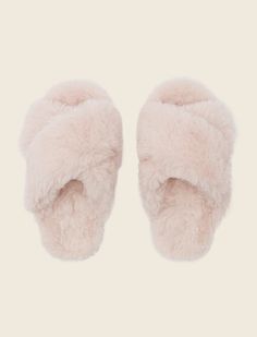 These super cute slides are the perfect addition to your sleepwear wardrobe all year round. Sink your feet into fluffy faux-fur slippers with cross-over straps. The sole is also lined in faux fur, but reinforced with a resilient, non-slip outer – meaning you can wear these outside of the house! 100% Polyester Available in 3 easy sizes: Small - AUS 5/6 Medium - AUS 7/8 Large - AUS 9/10 Fluffy House Slippers, Feminine Slippers, Birthday Gifts List, Aesthetic Slippers, Style Flared Jeans, Slippers Fur, Walking Everyday, Baby Is Coming, House Slide